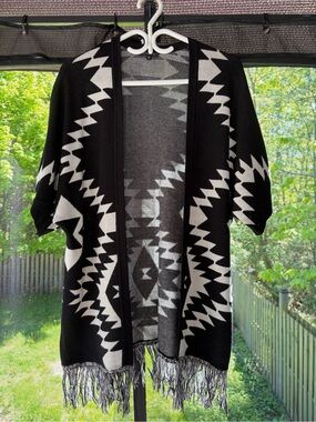 Dynamite Black & White Aztec Fringe Wrap